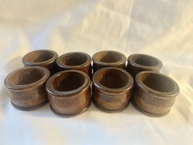 8 Vintage Wooden Napkin Rings in Kitchen & Dining Wares in Oshawa / Durham Region - Image 2