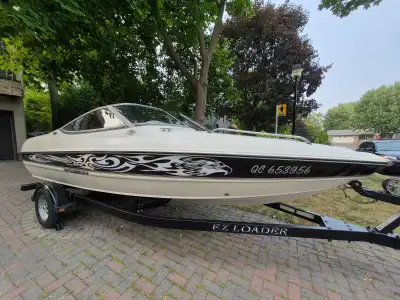 À vendre: Stingray Bowrider 2007 en excellente condition. Moteur inboard/outboard Volvo Penta 3.0L G...