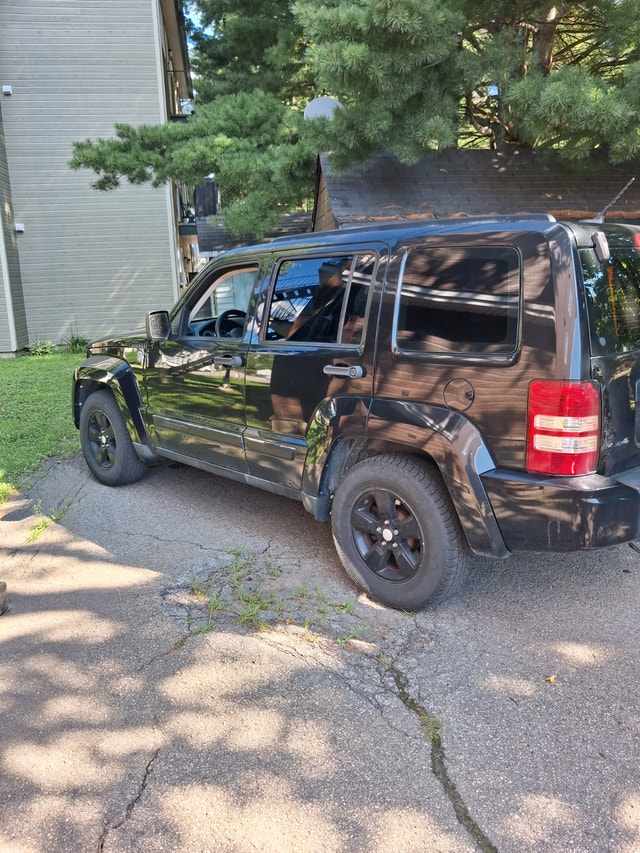 Jeep Liberty Sport 4x4 2012 – 196 200 km – 6 400 $