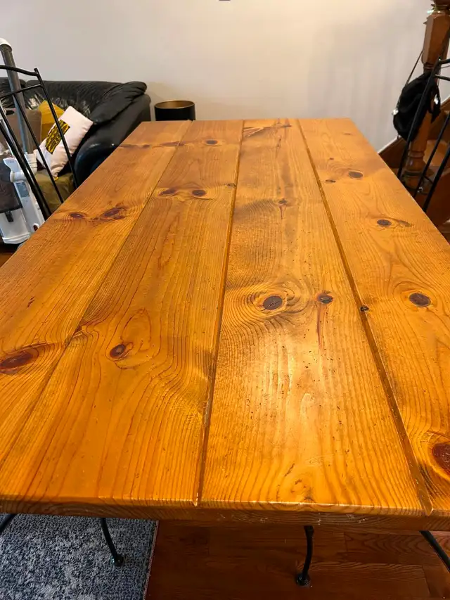 Table and 4 matching chairs - Real wood in Dining Tables & Sets in City of Toronto - Image 3