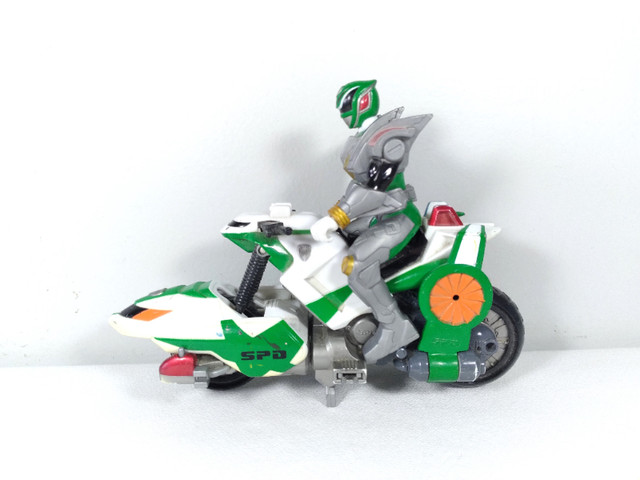 2005 Power Rangers SPD Green SPD Patrol Cycle w/ Action Figure in Arts & Collectibles in Moncton