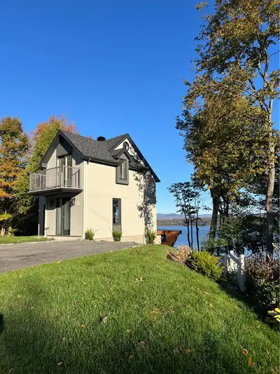 Petite maison d’exception. À flan de falaise avec vue imprenable. Elle dispose de 2 belles chambres...
