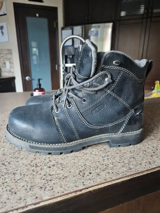Women's KEEN Work Boots size 39 (8-8.5) in Women's - Shoes in Calgary - Image 3