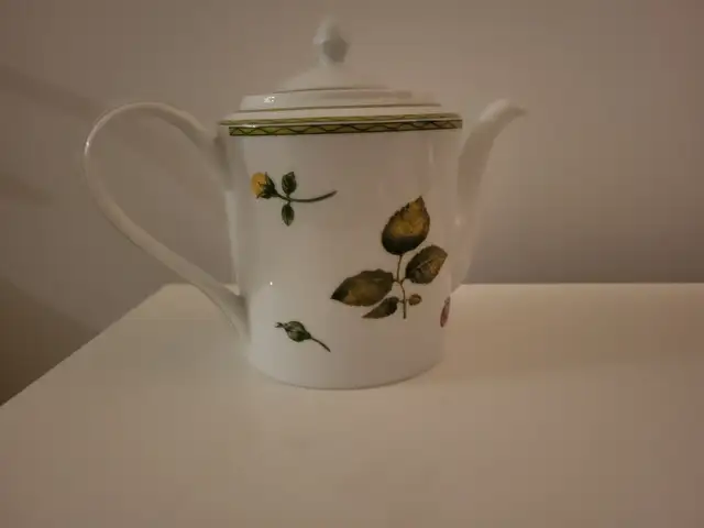 Teapot by Studio Nova64551240642306121
