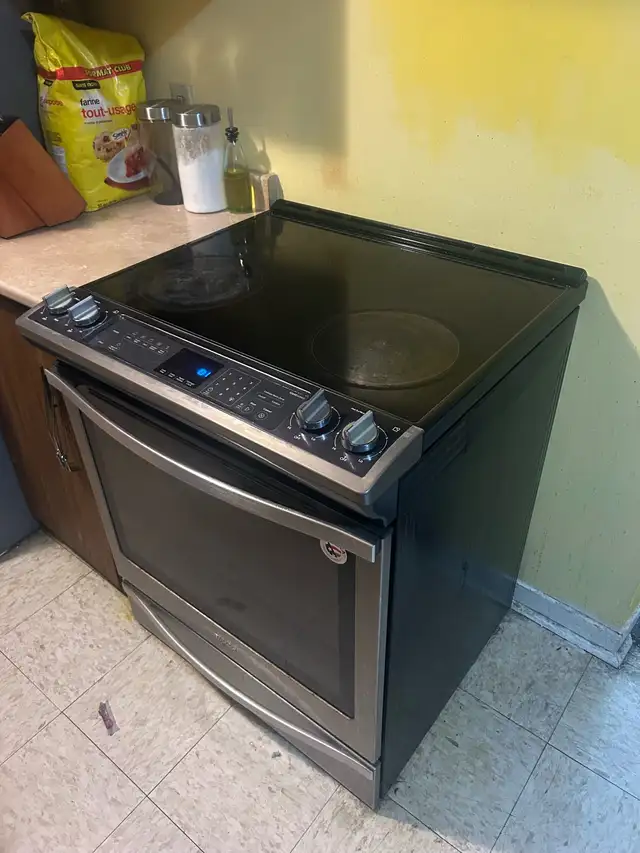 glass top stove in Stoves, Ovens & Ranges in City of Toronto - Image 3