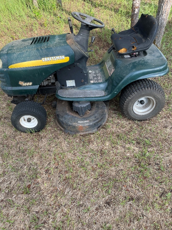 Craftsman LT1000 riding mower Lawnmowers & Leaf Blowers Saskatoon