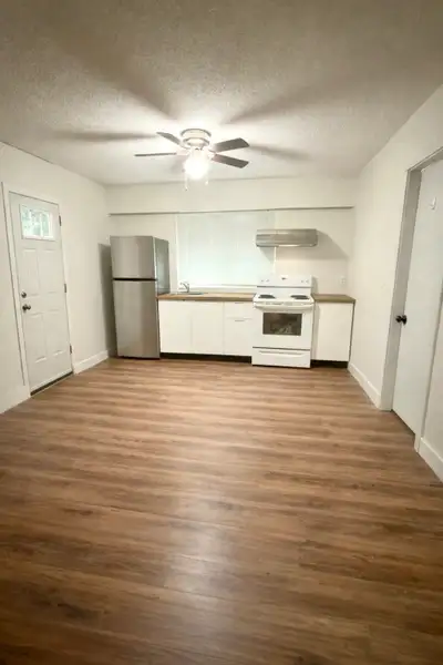 2-Bedroom Suite | Downtown Brookswood | $1,699/mo This warm and cozy 2-bedroom, 1-bathroom front sui...