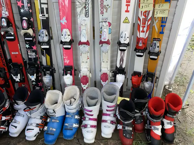 kids ski with boots  in Ski in Markham / York Region - Image 6