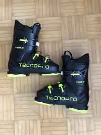 Bottes de ski alpin junior de marque technopro.