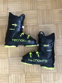 Bottes de ski alpin junior de marque technopro.
