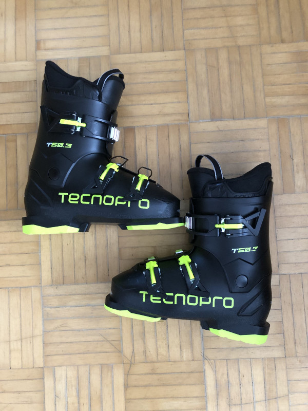 Bottes de ski alpin junior de marque technopro. dans Ski  à Rimouski / Bas-St-Laurent