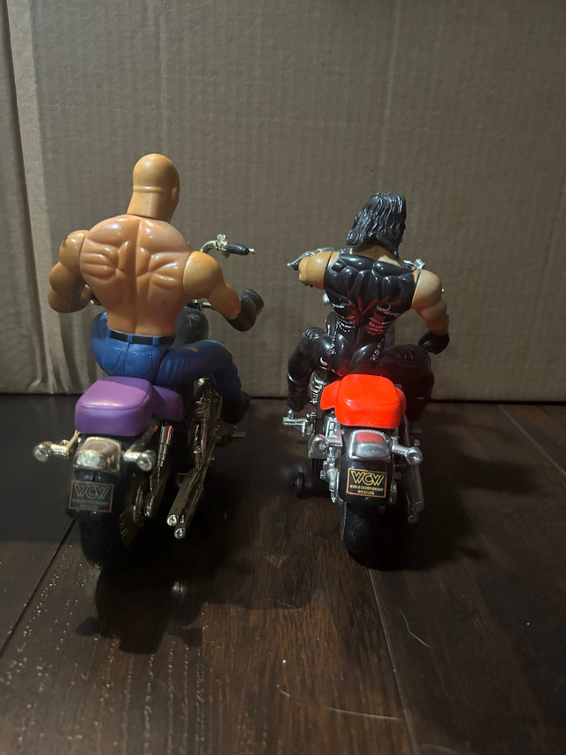 Goldberg and sting on motorcycles  dans Art et objets de collection  à Kingston - Image 3