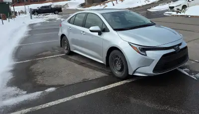 Toyota Corolla Hybride LE 2025 – État Neuf (8 300 km) – Garantie & Protégée C'est votre opportunité...