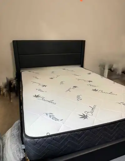 Tailles de lit disponibles : - Simple (90x200 cm) - 3 Pieds - Double (140x200 cm) - 4/6 Pieds - Rein...