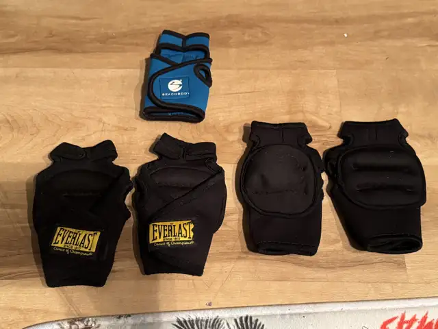 Everlast weighted gloves for sale in Exercise Equipment in Penticton - Image 2