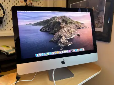 21.5" iMac 2017 1TB SSD Drive (super fast read and write speeds) 32 GB RAM iMac is reset to factory...