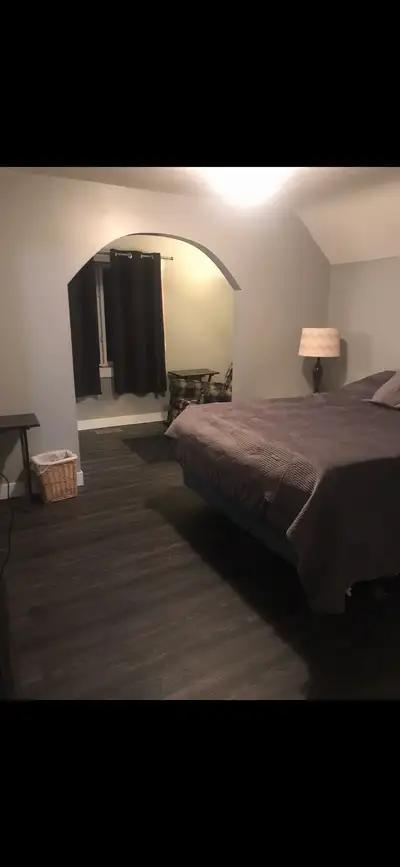 Furnished with Queen bed, minifridge, Smart Tv etc. shared kitchen, bath,laundry and wifi. Located c...