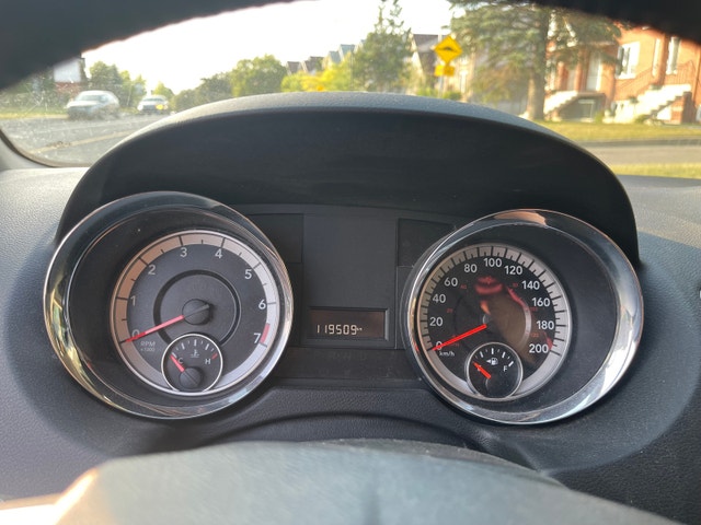 Dodge caravan sxt — photo 5