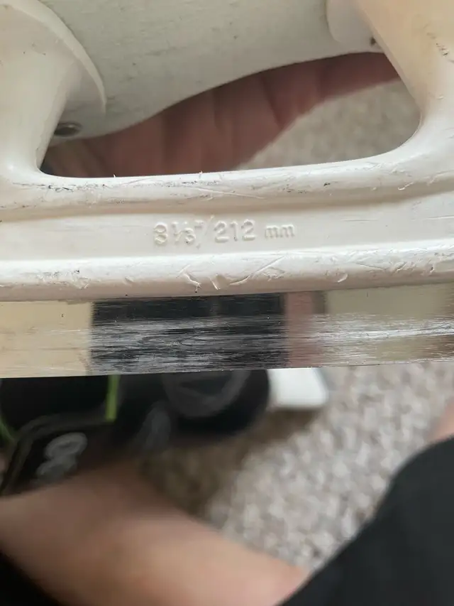 Youth hockey skates  in Hockey in Calgary - Image 10