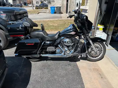 Harley Davidson flhtc 2011 bas kilométrage 63510, 2 ieme proprio, huile remplace à la fin de l année...