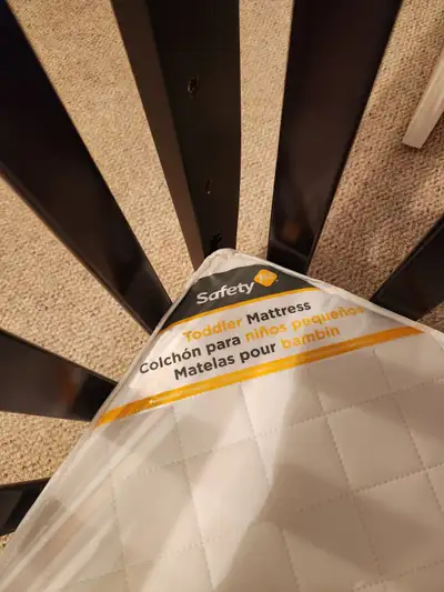 Includes 7 baby mattress sheet pieces.
