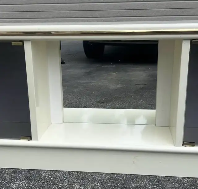 Italian white lacquer Headboard in Home Décor & Accents in Mississauga / Peel Region - Image 4