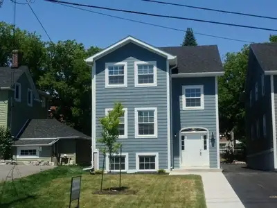 STUDENTS! NEWER BUILD NEAR St Lawrence College & QUEEN'S University. 4 Bedrooms' availability: Now o...