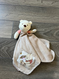 Doudou Winnie l’ourson pour bébé garçon ou fille