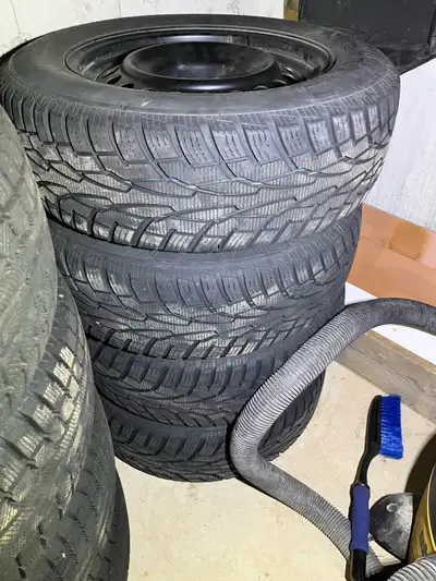 Were used on 2021 RAV4. Bolt battern is 5x114.3 (5x4.5) Uniroyal Tigerpaw Ice and Snow. Lots of life...