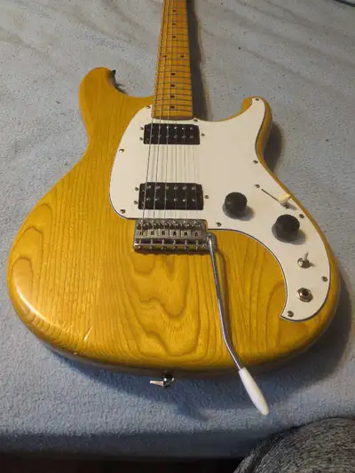 For sale is a rare, first-year Ibanez Roadstar II RS315 Deluxe in the sought-after Marine Sunburst (...