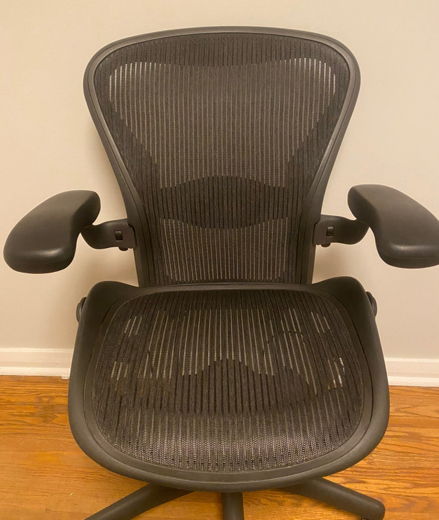 Aeron Herman Miller Chair - Office Chair - Excellent Condition in Chairs & Recliners in Oshawa / Durham Region - Image 4