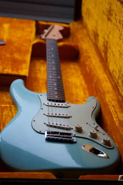 Fender Custom Shop 60’s Relic Stratocaster, View more