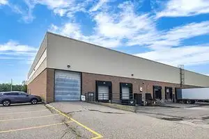 15000 SQ FT WAREHOUSE, 3 DOCKS in Commercial & Office Space for Rent in Mississauga / Peel Region - Image 5