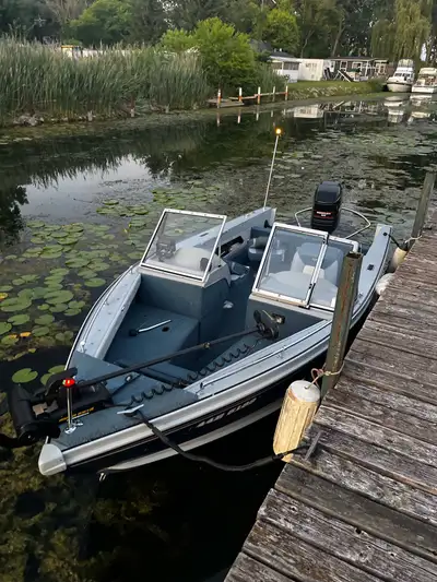 Great boat all around. Everything in working order 100 hp mercury 2 stroke trolling motor live well...