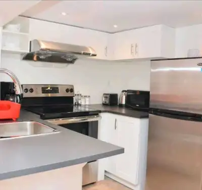 All included 4 1/2 semi basement near Metro Cote Verdu。Available in July. 2 bedrooms & 1 bathroom se...