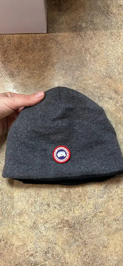 Authentic Canada Goose Touque Unisex Maybe wore it once, I have way too much winter gear that’s why...