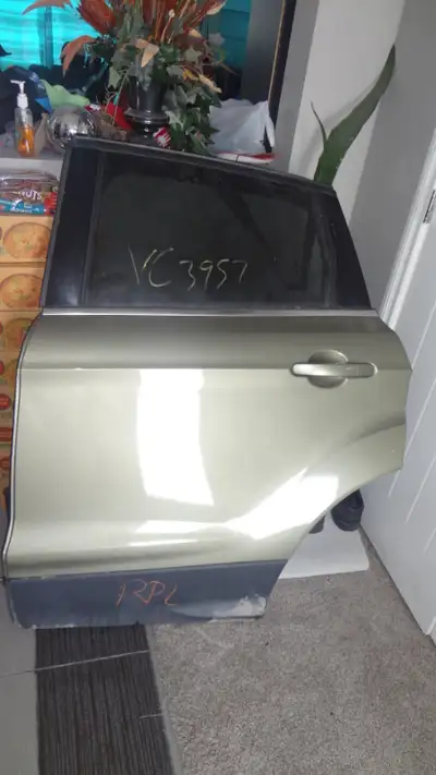 I m selling this rear door left side(green) complete - black interior trim - very good condition -no...