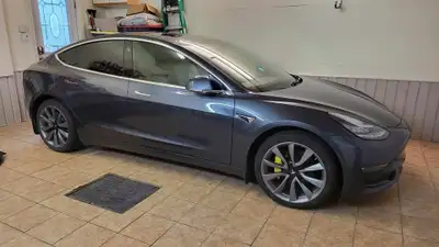 ENGLISH For sale is a Tesla model 3 2018 Long Range Ghost Performance (Ingenext Module). This adds 1...