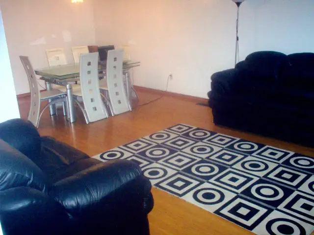 MAIN FLOOR Beautiful bright large 3bdrm - FREE Cable iNet - MAR1