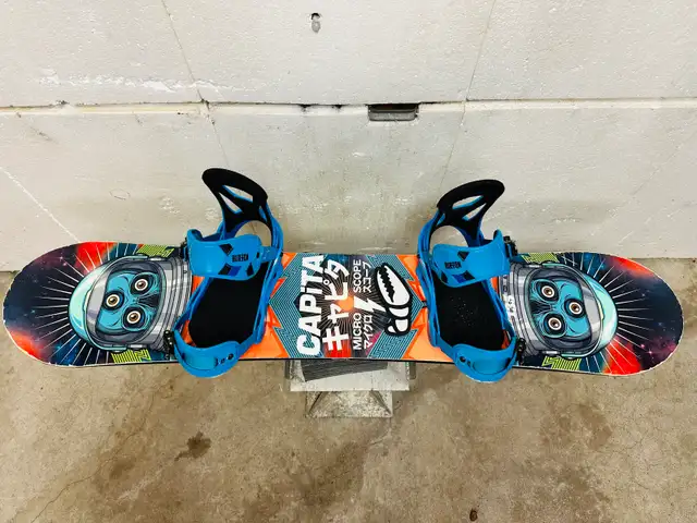 Capita snowboard 135 cm with Burton Freestyle medium bindings in Snowboard in Markham / York Region - Image 6