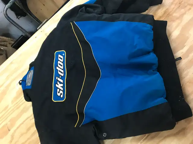 Skidoo Jacket in Other in Kawartha Lakes - Image 3