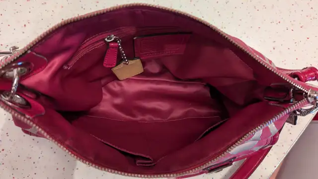 Genuine Coach Purse in Excellent Condition62864744679427124