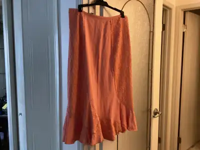 Sz 12, SKIRT. Lovely Linen w Lace accents, View more