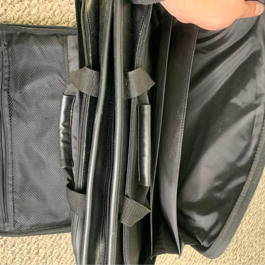 Laptop bag - briefcases, laptop bags, crossbody bags in Laptop Accessories in Calgary - Image 2