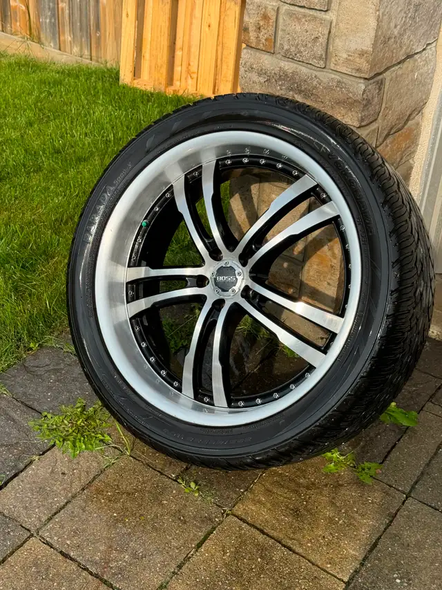 4 Rims and tires 22” with 275/40 R22 Yokohama Parada Spec-x in Tires & Rims in Markham / York Region - Image 2