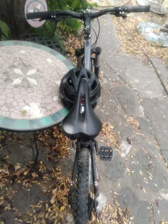 Mountain Bike Rocky Mountain Slayer in Mountain in Calgary - Image 4