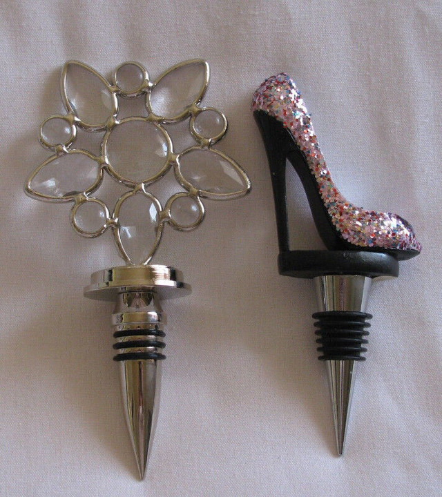Wine Bottle Stopper Leaded Crystal Glitter High Heel Choice in Arts & Collectibles in Saint John - Image 3