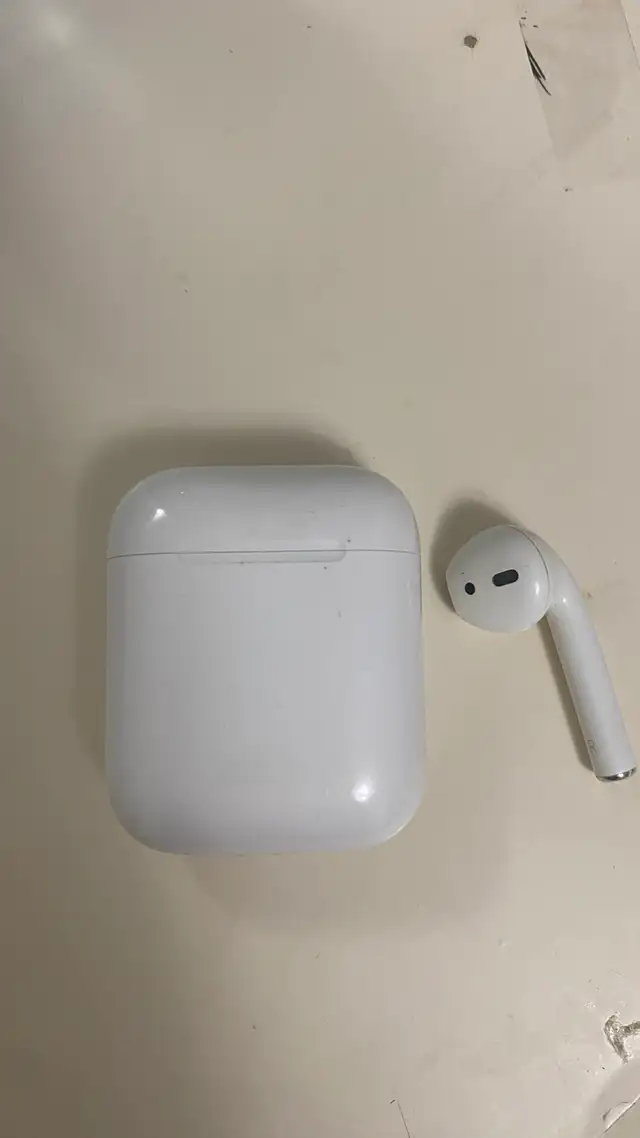 NEED GONE ASAP- used airpods gen 1 in General Electronics in Oakville / Halton Region - Image 2