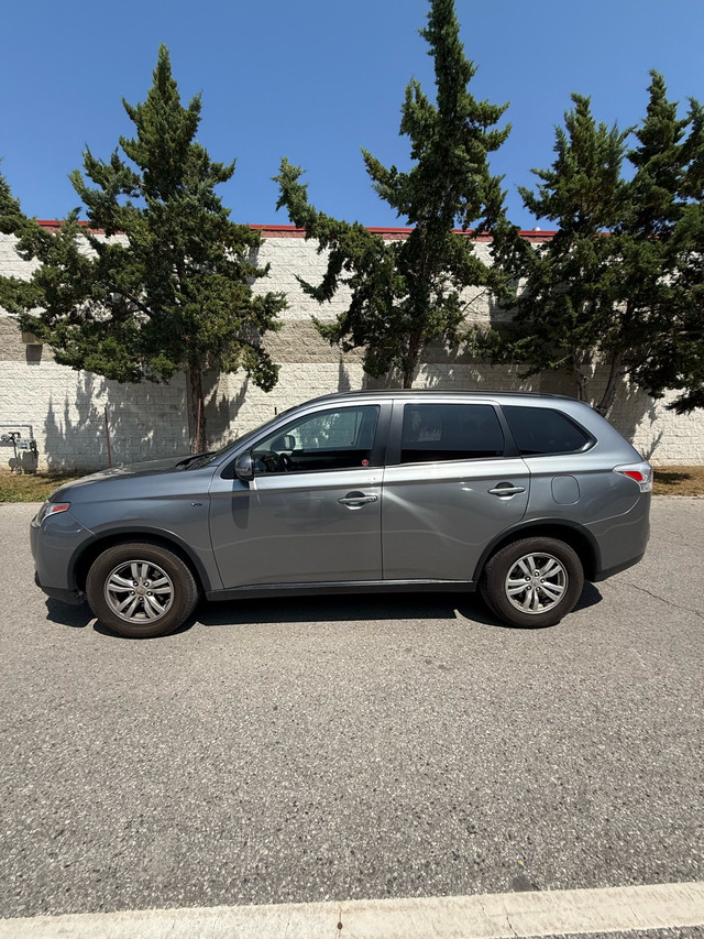 2015 Mitsubishi Outlander SE in Cars & Trucks in Markham / York Region - Image 2