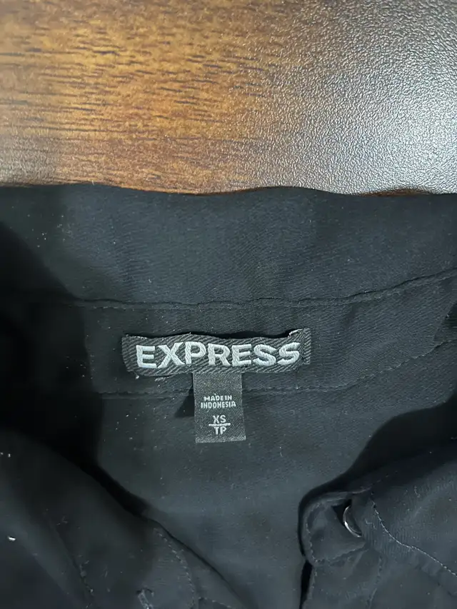 Express women’s extra small blouse, sleeveless button down black in Women's - Tops & Outerwear in Oshawa / Durham Region - Image 3